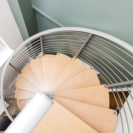 Joivy Stylish Apartment With Balcony In Old Town Edinburgh Bagian luar foto