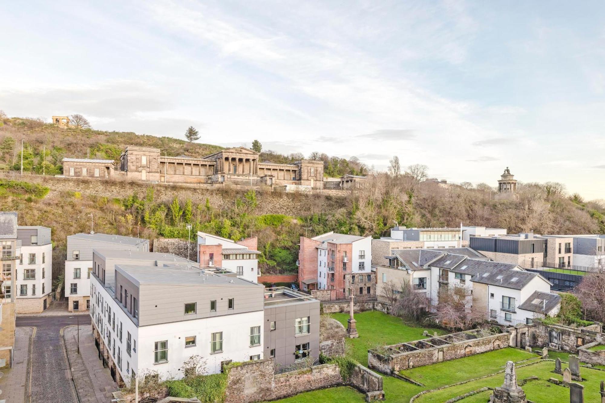 Joivy Stylish Apartment With Balcony In Old Town Edinburgh Bagian luar foto