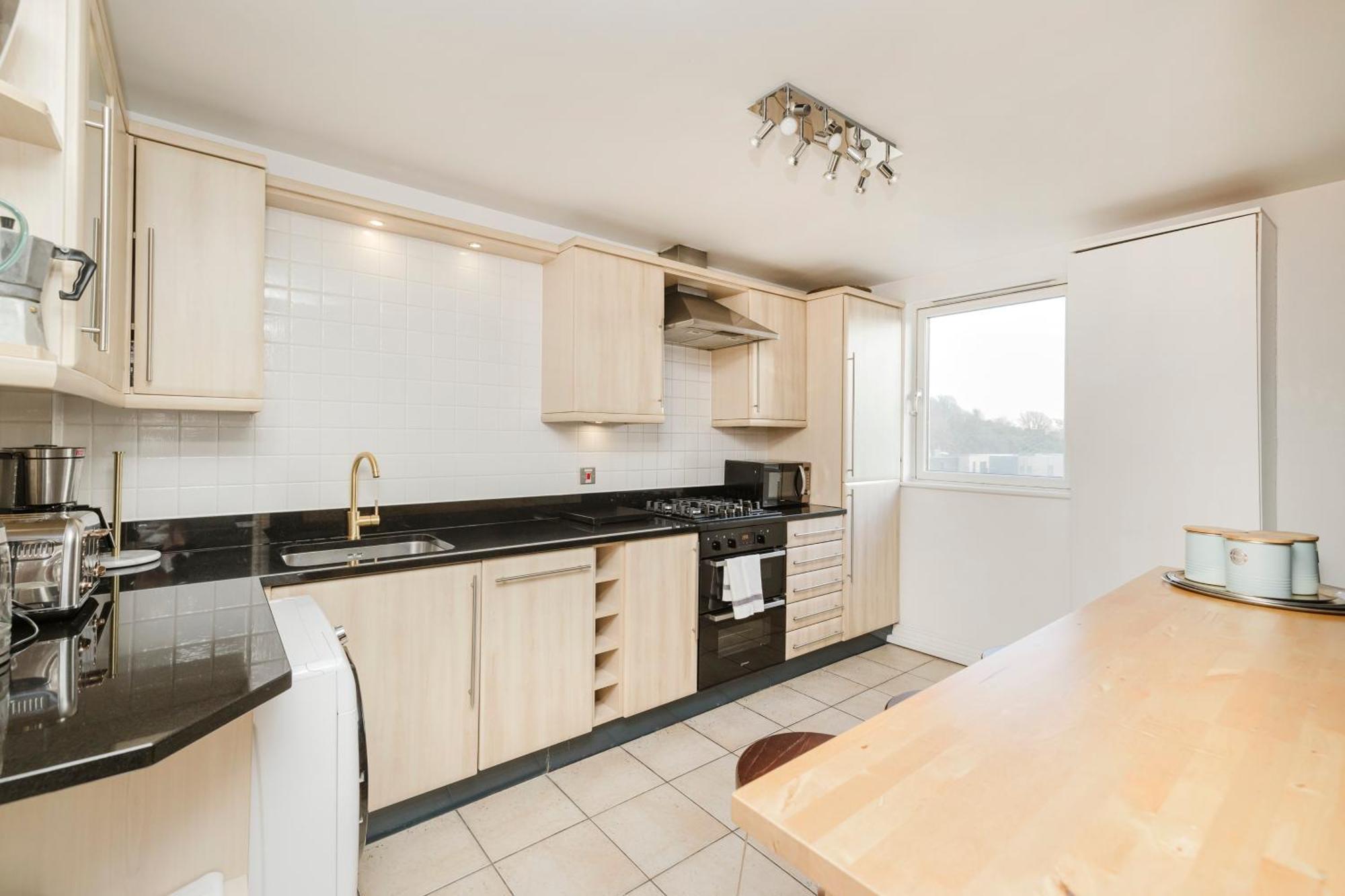 Joivy Stylish Apartment With Balcony In Old Town Edinburgh Bagian luar foto