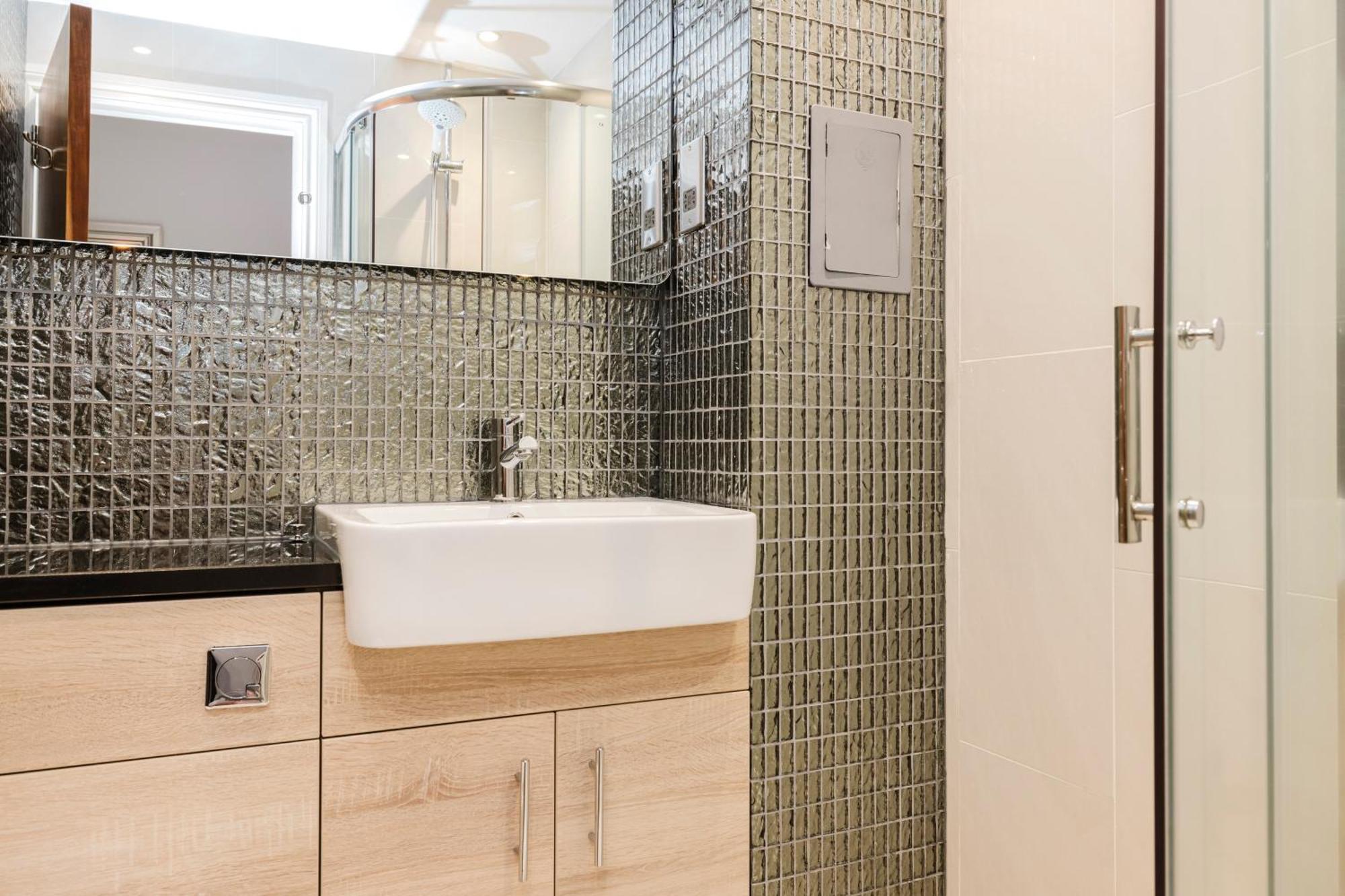 Joivy Stylish Apartment With Balcony In Old Town Edinburgh Bagian luar foto