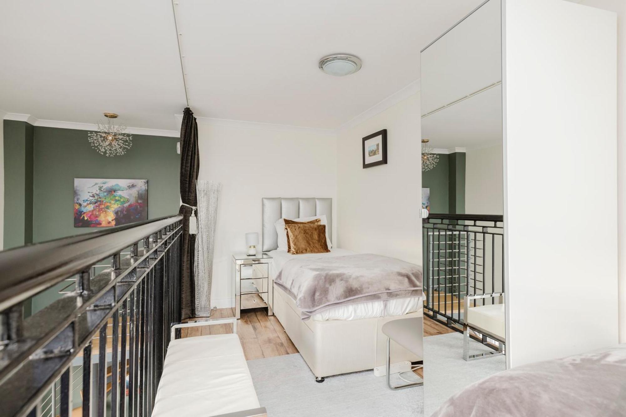 Joivy Stylish Apartment With Balcony In Old Town Edinburgh Bagian luar foto