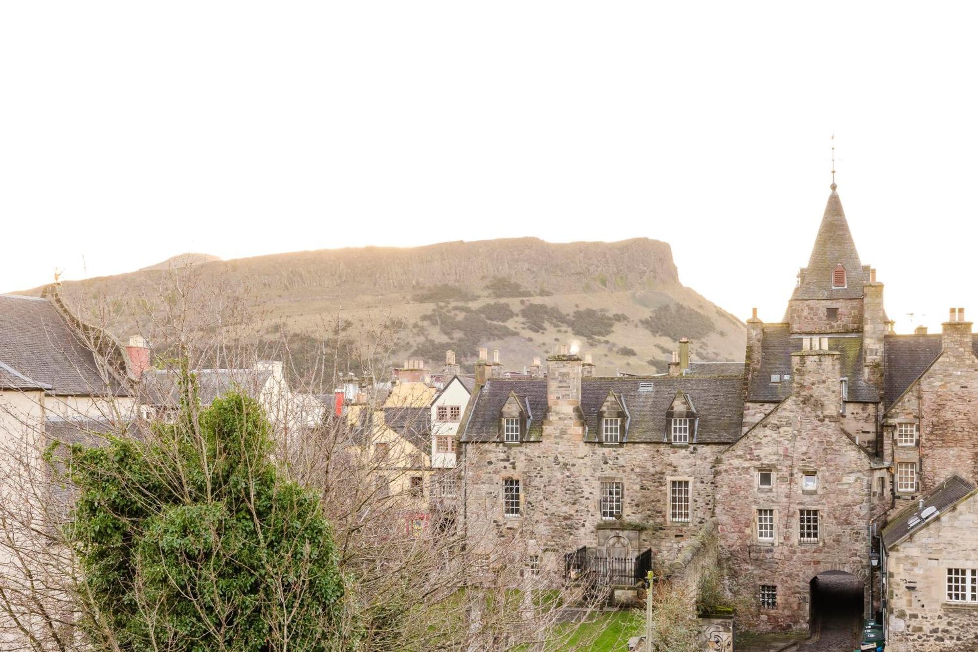 Joivy Stylish Apartment With Balcony In Old Town Edinburgh Bagian luar foto