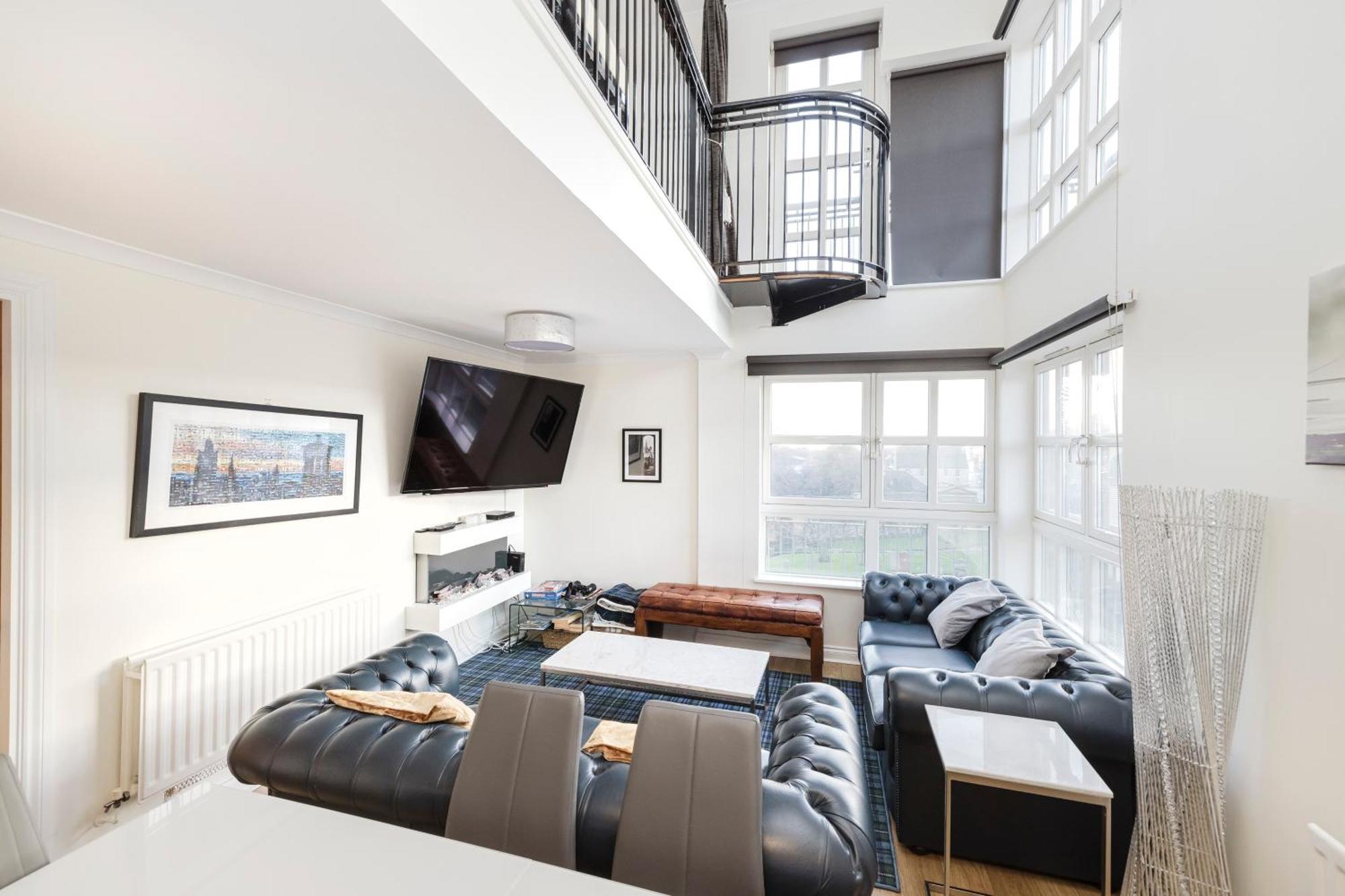 Joivy Stylish Apartment With Balcony In Old Town Edinburgh Bagian luar foto