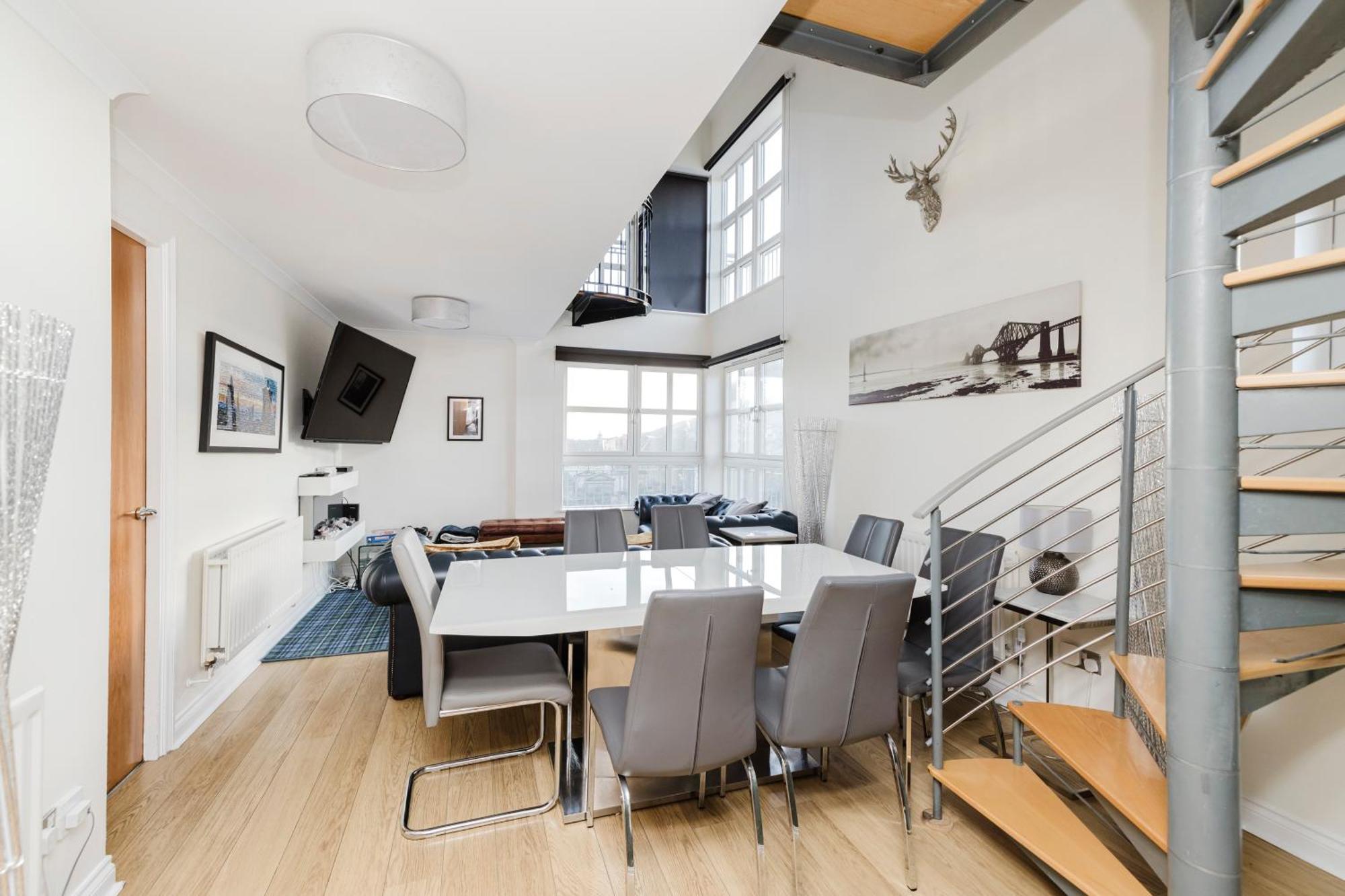 Joivy Stylish Apartment With Balcony In Old Town Edinburgh Bagian luar foto